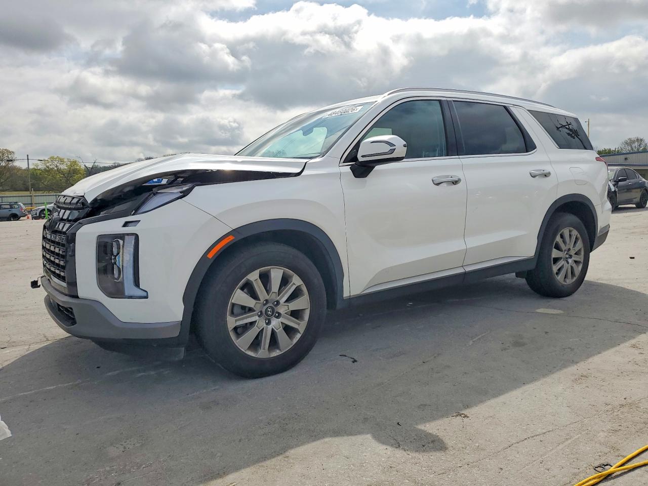 White SUV profile photo